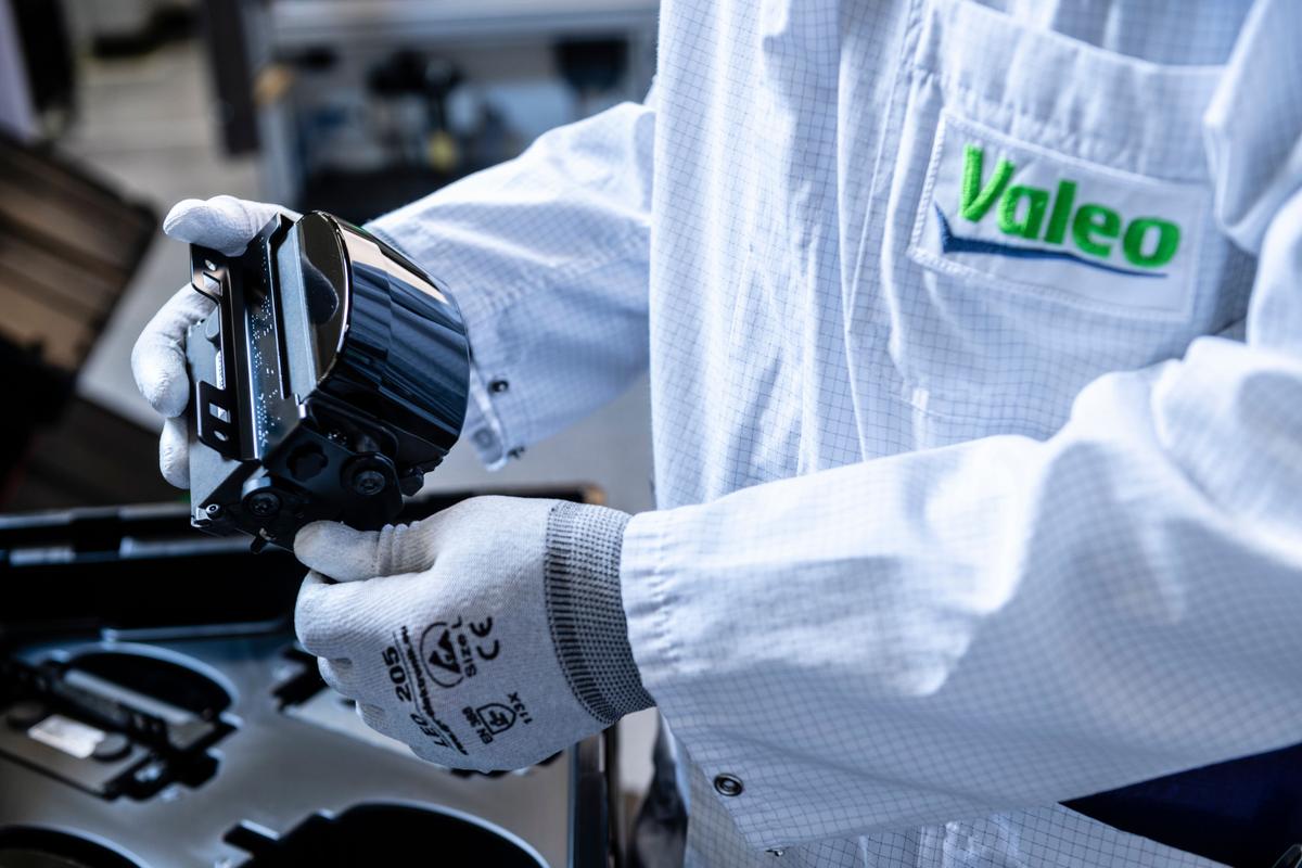 Valeo met en vente trois usines en France, 1000 emplois menacés