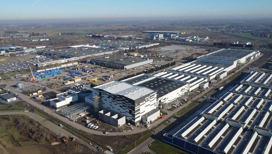 Batteries pour véhicules électriques : la gigafactory d’ACC inaugurée à Douvrin